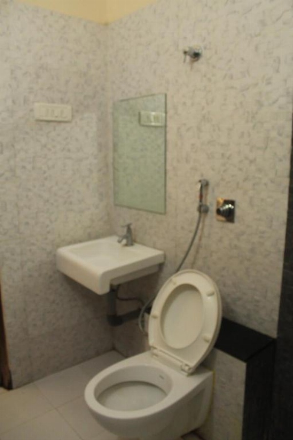 Hotel Royale Inn image 6