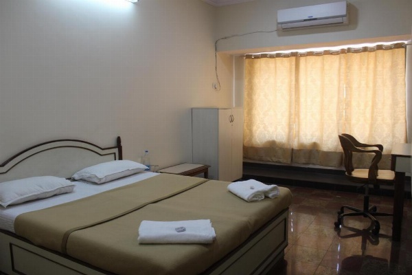 Hotel Royale Inn image 7